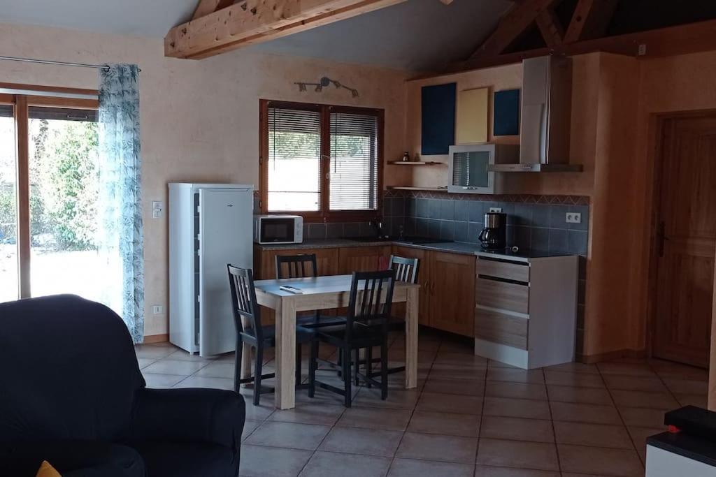 Chalet 2 Chambres En Savoie Pour 1 A 4 Personnes Gerbaix Luaran gambar